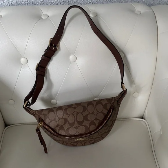 Coach Monogram Crossbody/Fanny pack or waist bag, adjustable strap. New With Tag - Picture 9 of 17